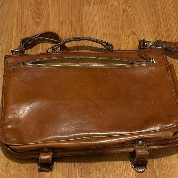 I Medici Italian Leather Messenger Bag with Adjustable Strap - Picture 4 of 14
